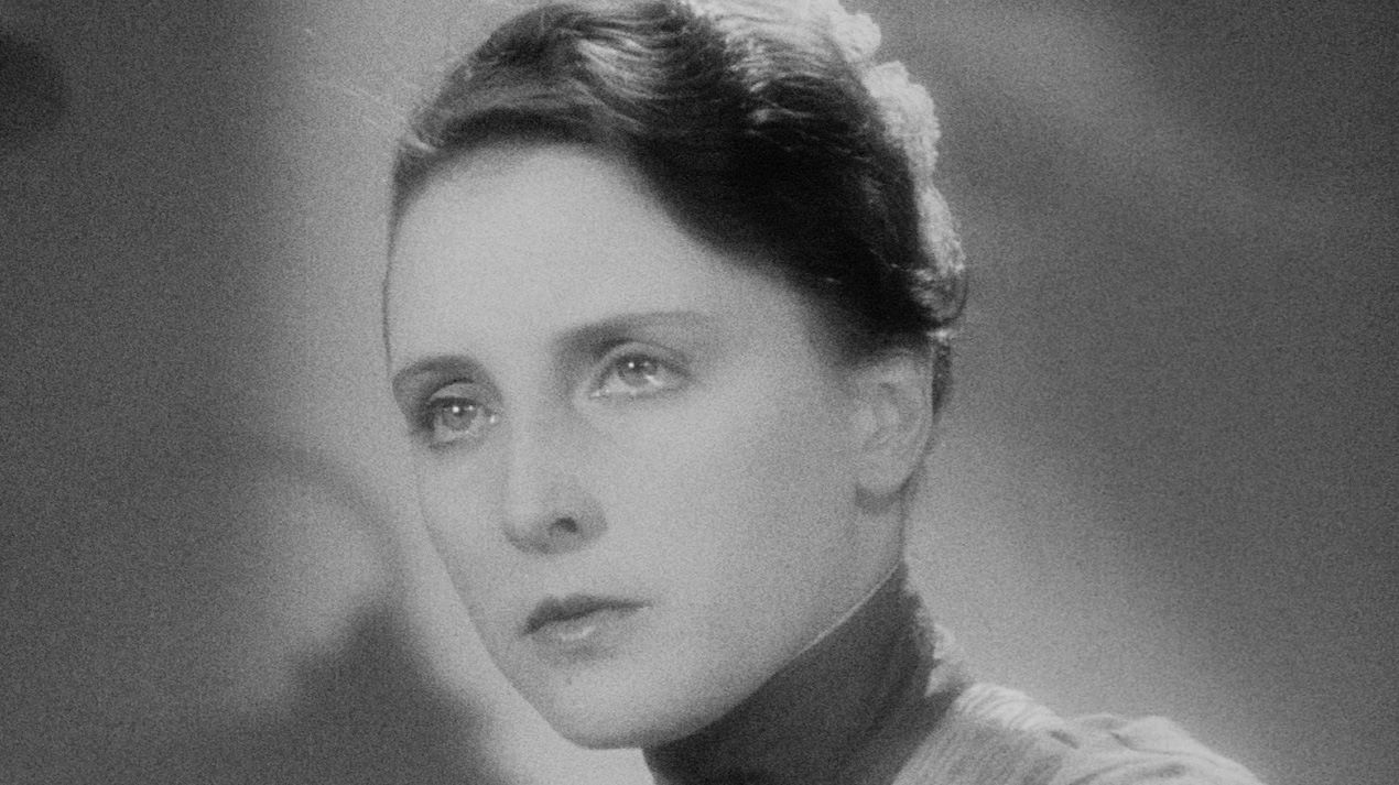 Madchen in Uniform